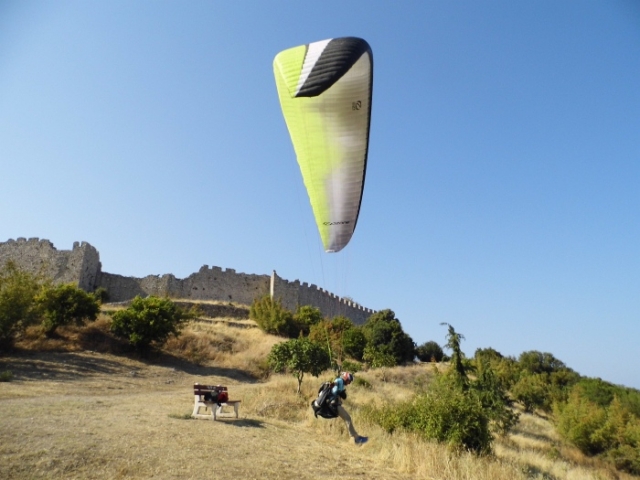 fun paragliding at the Castle of Platamonas